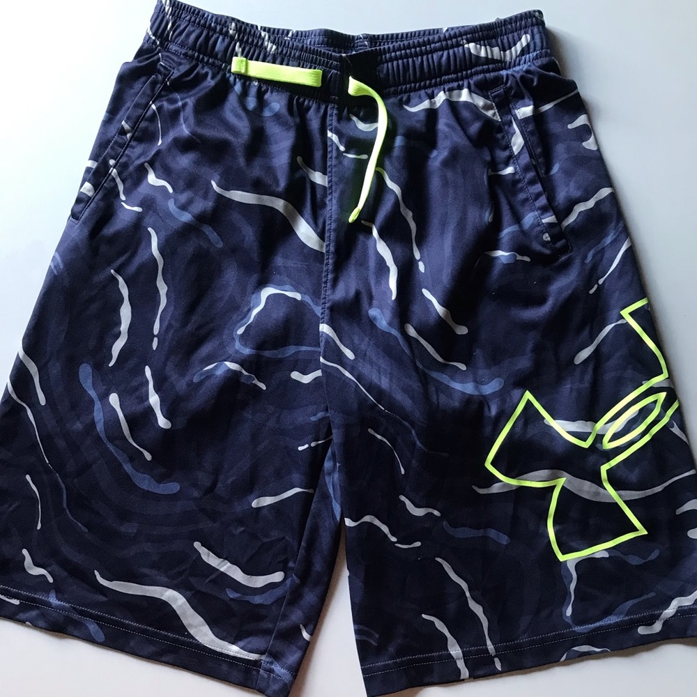 Boys Xl Under Armour shorts